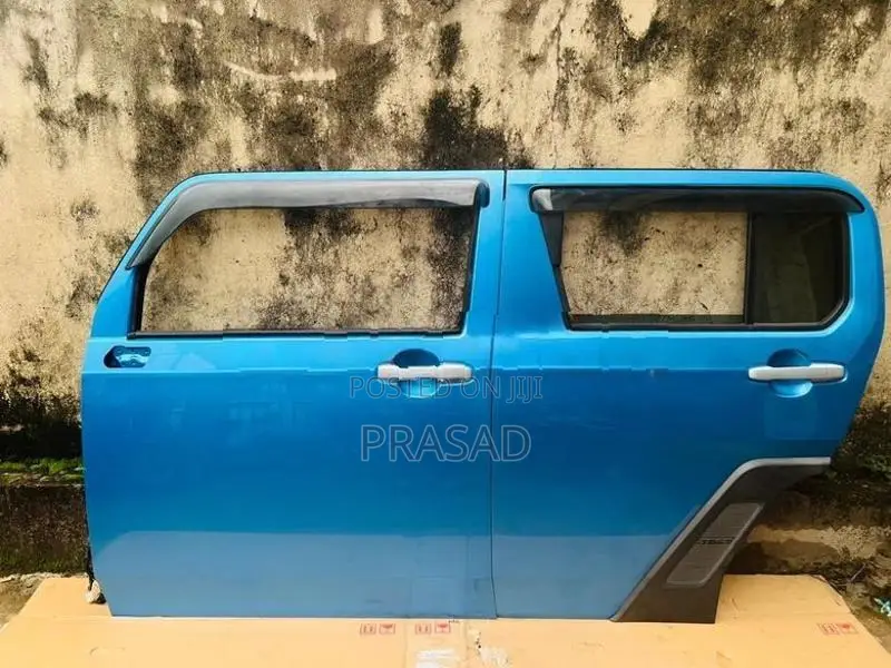 Daihatsu Taft Door