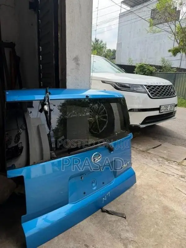 Daihatsu Taft Dicky Door Complete
