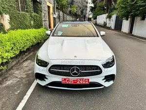 Mercedes Benz E200 AMG Premium Plus 2023
