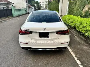 Mercedes Benz E200 AMG Premium Plus 2023