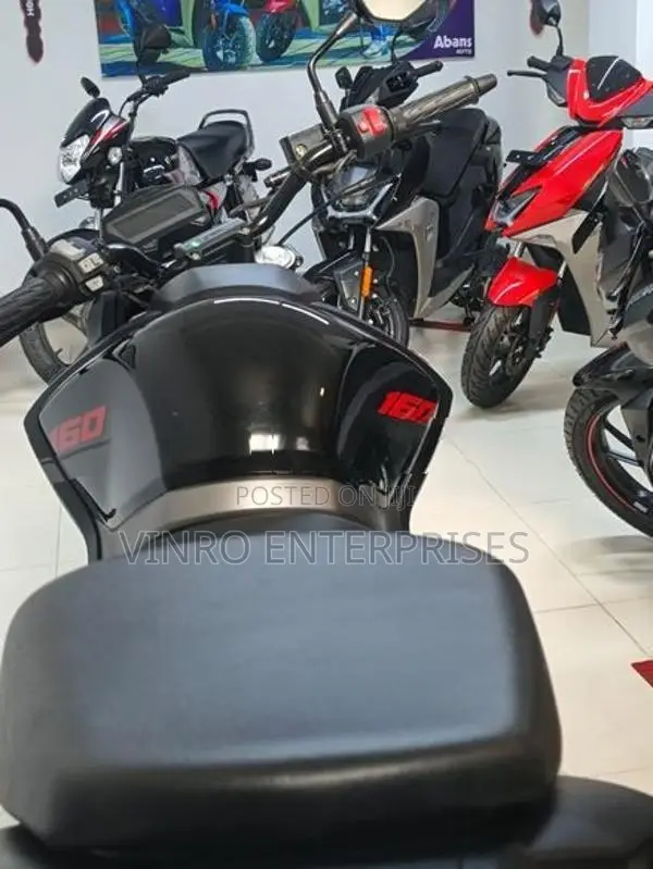 Hero Hunk 160R 4V 2025