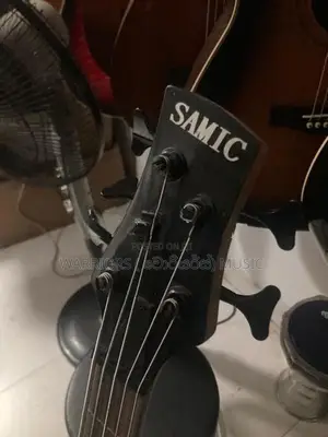 Samic 5 strings free amp Bass guitar