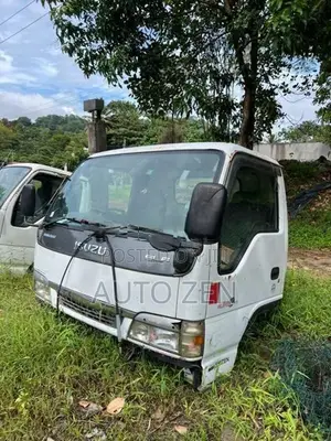 Isuzu samanal face wide cabin