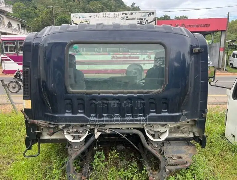 Isuzu Forward Cabin CABIN-01