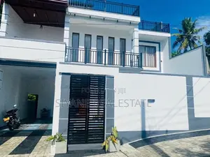 Luxury House for Sale in Athurugiriya