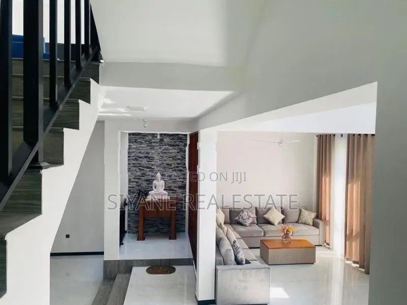 Luxury House for Sale in Athurugiriya