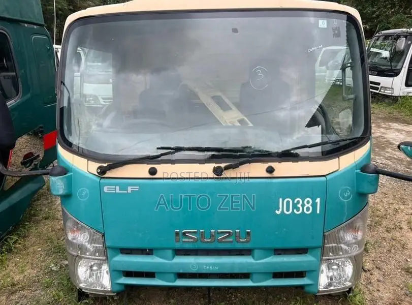 Isuzu NPR85 Wide Cabin CABIN-09