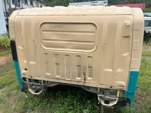 Isuzu NPR85 Wide Cabin CABIN-08