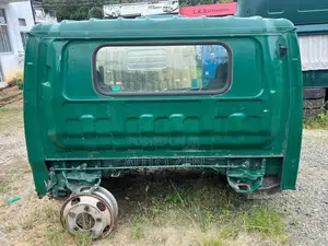 Isuzu Cat face Cabin CABIN-12