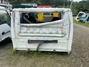 Isuzu Elf Samanala face Crew Cab CABIN -14