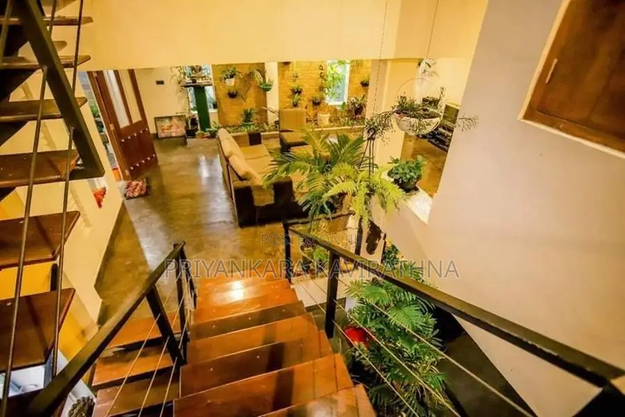 Luxury House For Sale in Angunawala