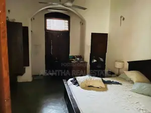 (AFA715) 19 P Land With Antic Type Good House For Sale At Colombo 04