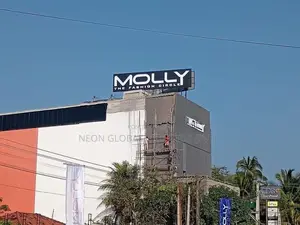 Shine in Style: Light Boxes for Retail & Fashion Stores