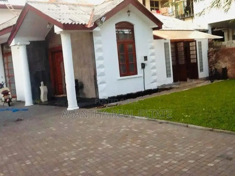 (AFA715) 19 P Land With Antic Type Good House For Sale At Colombo 04
