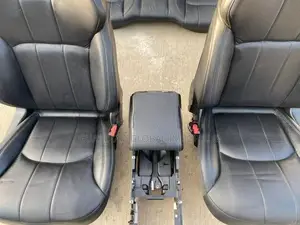 Range Rover Evoque Black leather bucket seats