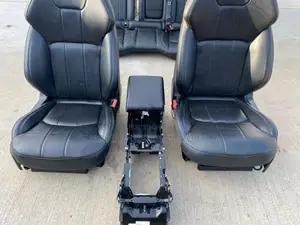 Range Rover Evoque Black leather bucket seats