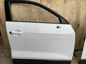 Audi Q2 front door