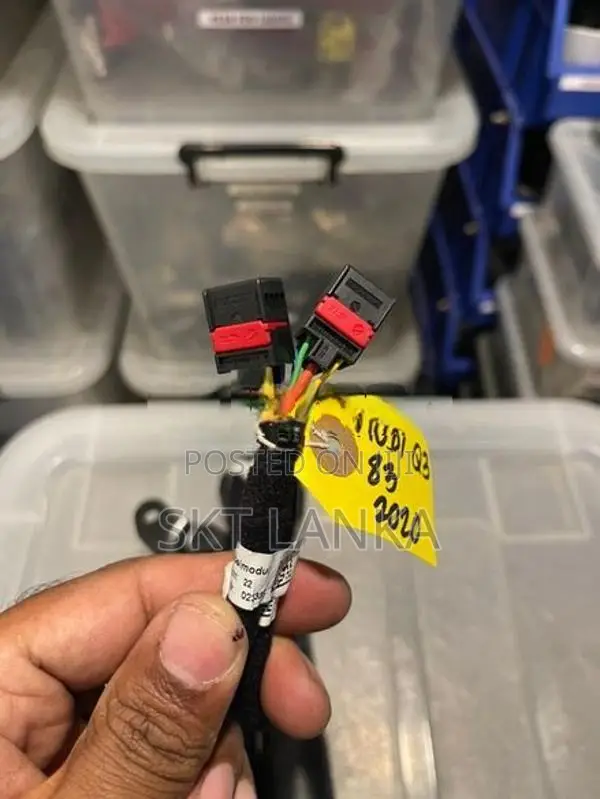 Genuine Audi Q3 2020 Tailgate Dicky Electric Door Shocks