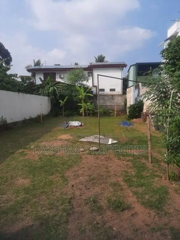 Land For Sale In Boralesgamuwa Lake Road