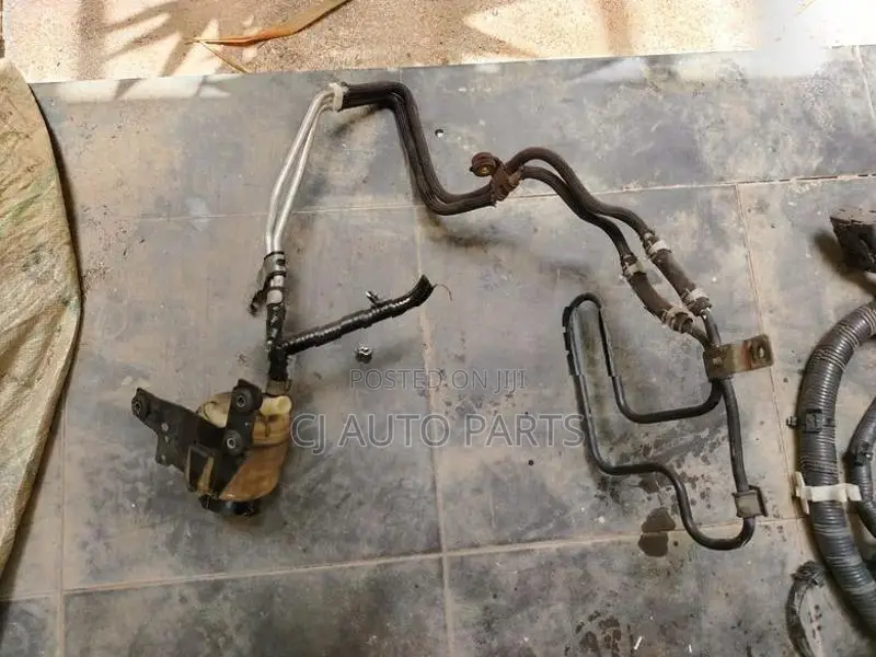 Nissan Wingroad Y11 Power Steering Oil Tank