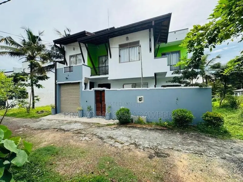 සුවිසල් අති සුඛෝපභෝගී අලංකාර නවීනතම දෙමහල් නිවස piliyandala