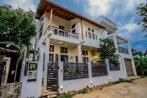 වාස්තු විද්‍යානුකූලව ඉදිකල සුකෝපබෝගී දෙමහල් නිවස විකිනීමට - අගුනාවල
