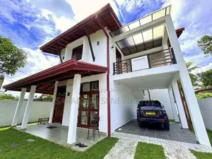 Modern New House With Spacious Garden & Parking - Boralesgamuwa Weraha