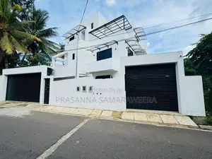 Brand New Modern 3 Story House-piliyandala