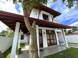 Modern New House With Spacious Garden & Parking - Boralesgamuwa Weraha