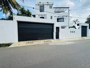 Brand New Modern 3 Story House-piliyandala