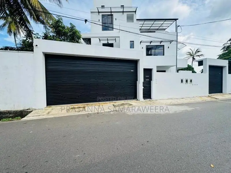 Brand New Modern 3 Story House-piliyandala