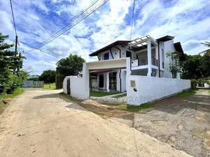 Modern New House With Spacious Garden & Parking - Boralesgamuwa Weraha