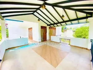 කැස්බෑව පිහිටි පර්චස් 15 ක සුකෝපබෝගී අලුත්ම තෙමහල් නිවස විකිනීමට