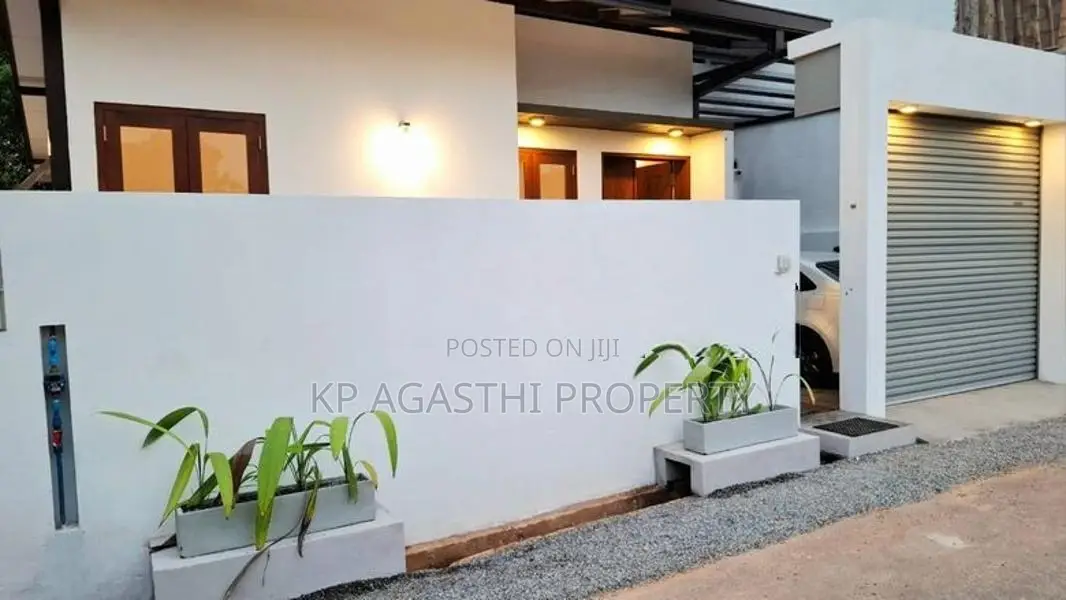 athurugiriya galwarusa road house for sale