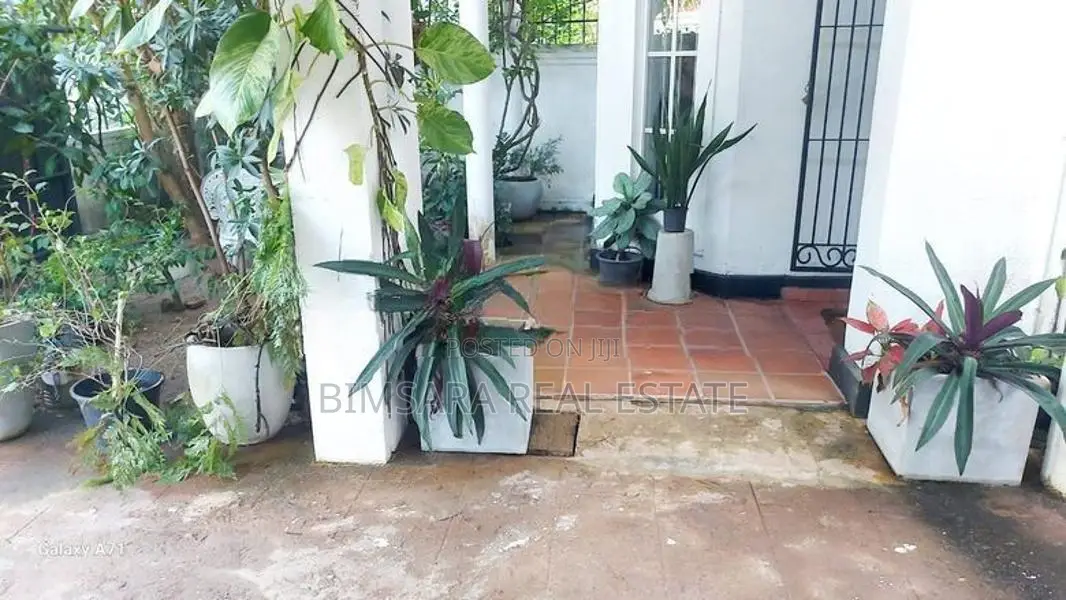Spacious 4 BR Two-Story Home in Gated Community – Battaramulla | SH152