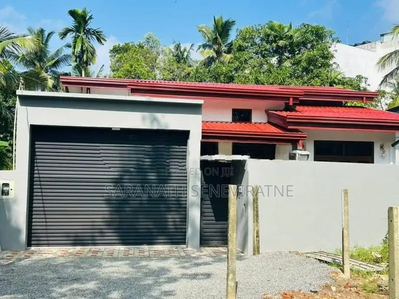 House for Sale – Between Athurugiriya & Homagama - Habarakada