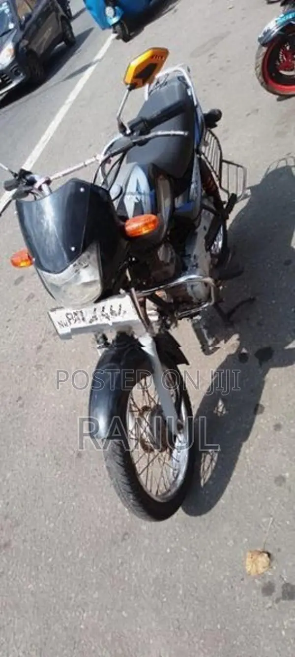 Bajaj CT100 2017