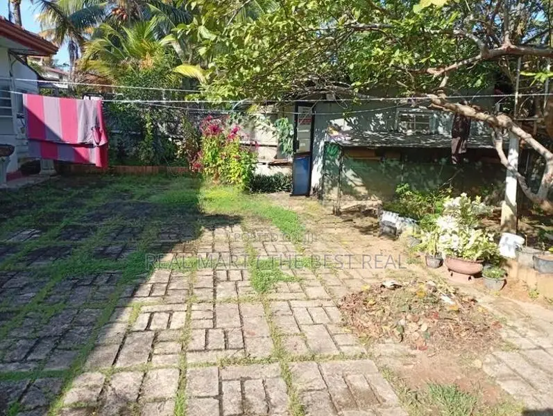 Galle Town : 25.25 perch Commercial Land for Sale at Isadeen