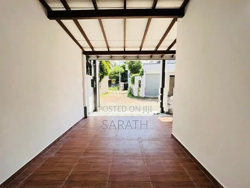3 Bed With Brand New House In Athurugiriya