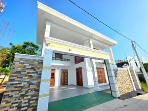 3 Storied Luxury House in Boralesgamuwa