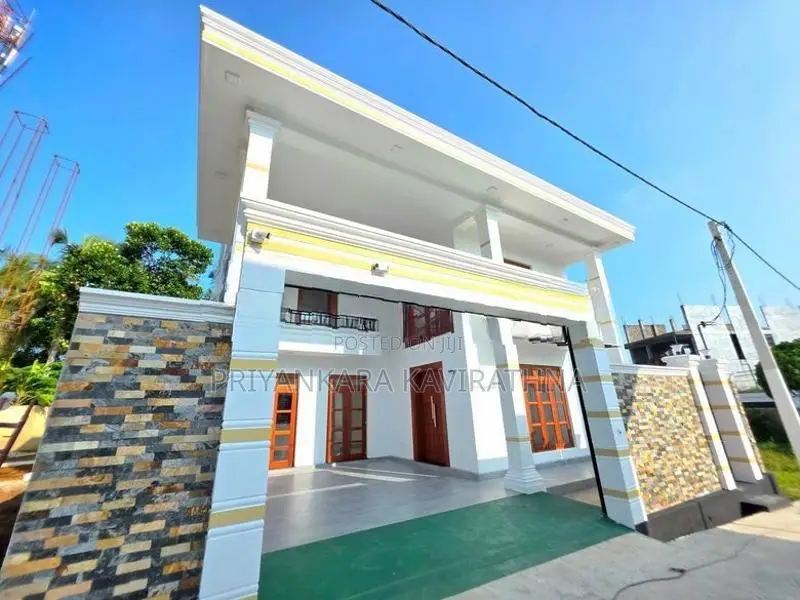 3 Storied Luxury House in Boralesgamuwa