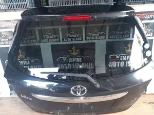 Toyota Vitz KSP 130 Dicky Door