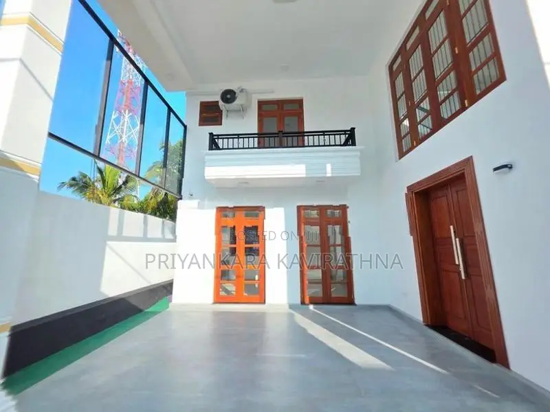 Luxury House For Sale in Boralesgamuwa