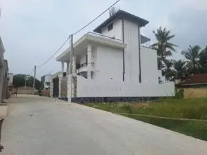 Boralesgamuwa Luxury House for Sale