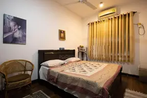 මාලබේ තලාහේන වටිනා දෙමහල් නිවසක් විකිනීමට.