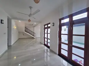 Boralesgamuwa Luxury House for Sale