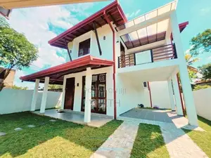 ලස්සන දෙමහල් නිවසක් විකිනිමට බොරෑලැස්ගමුව