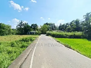 අතුරුගිරිය පොඩි බාස් මාවතේ පිහිටි ඉඩමක් විකිණීමට ඇත. (ID : AT128S)