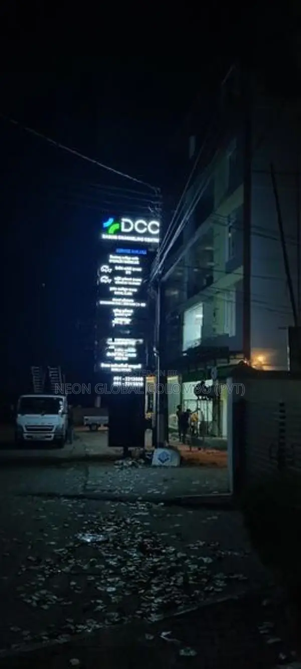 Pylon Boxes: Landmark Signage for Modern Businesses