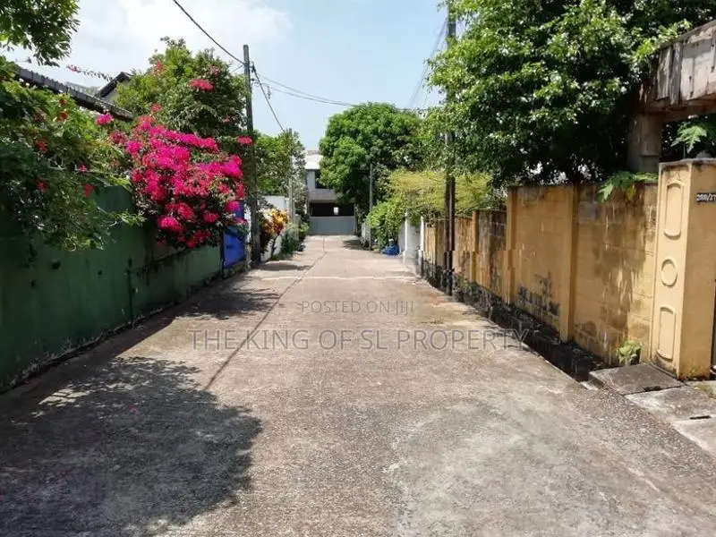 House for Sale in Thalawathugoda ( Hokandara)